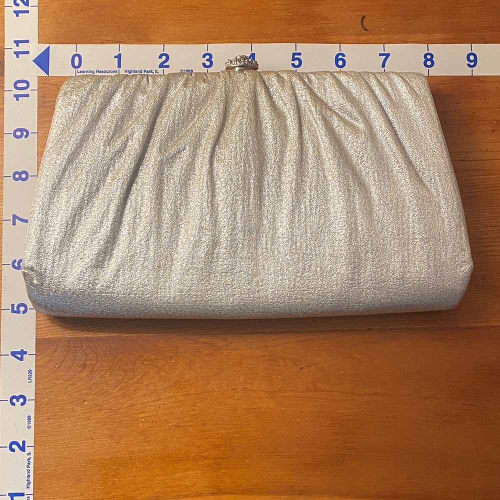 Shinning Silver ✨🩶 Wristlet